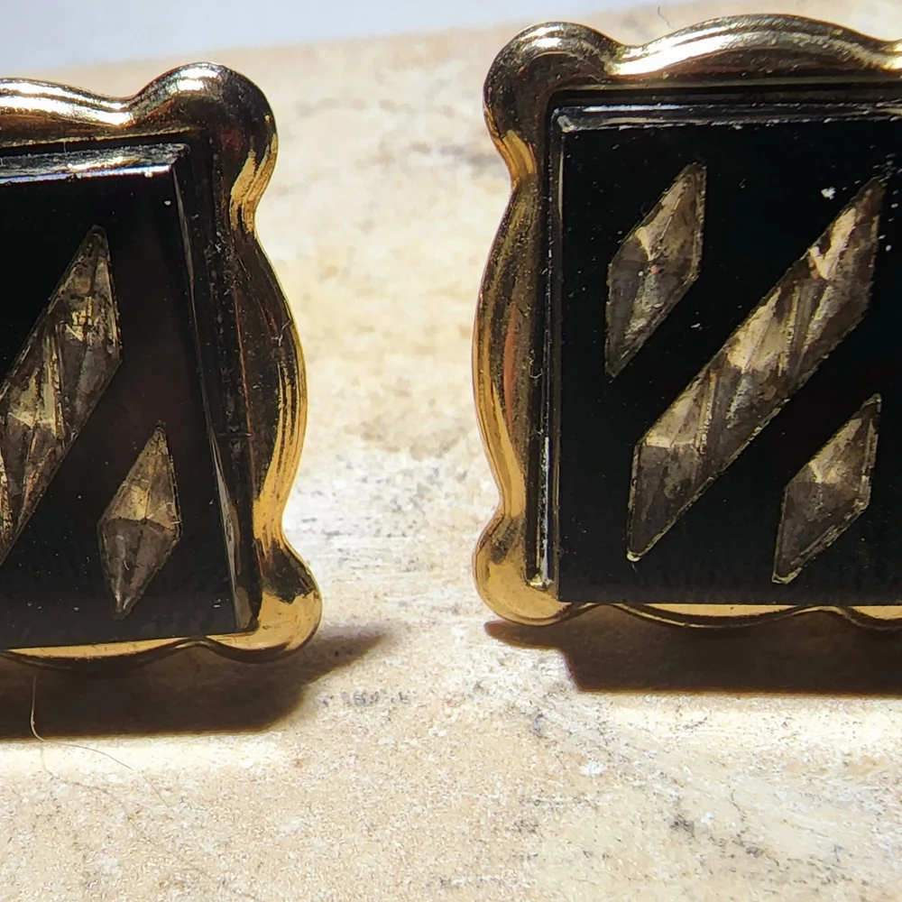 1970s decorative black and gold men's Swank Cuff Links, Modernist Style